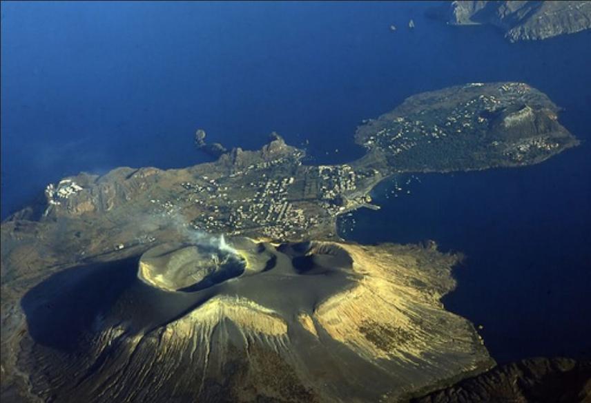 vulcano-fossa-and-vulcanello1